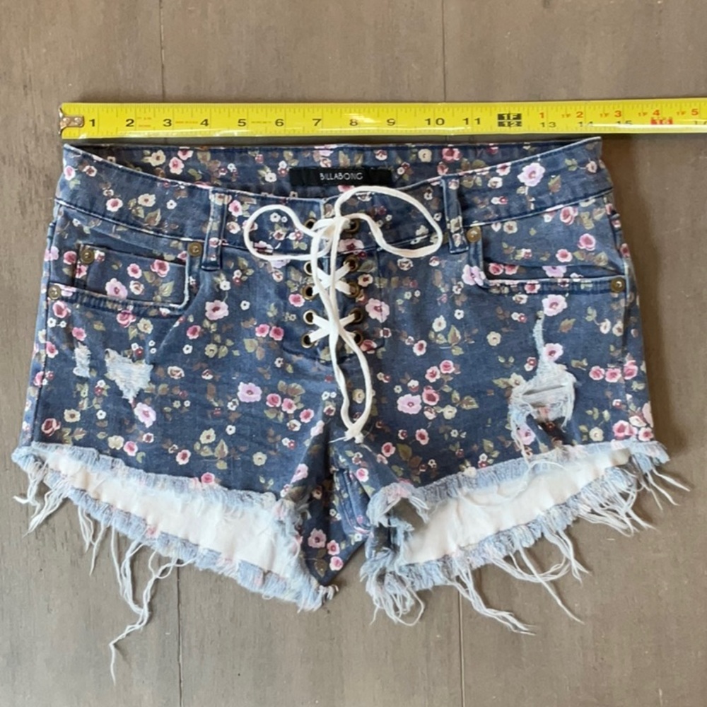 Billabong Low-Rise Short - Picture 4 of 4